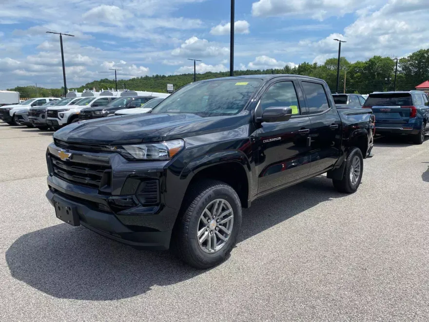 2025 Chevrolet Colorado Work Truck LT photo 1