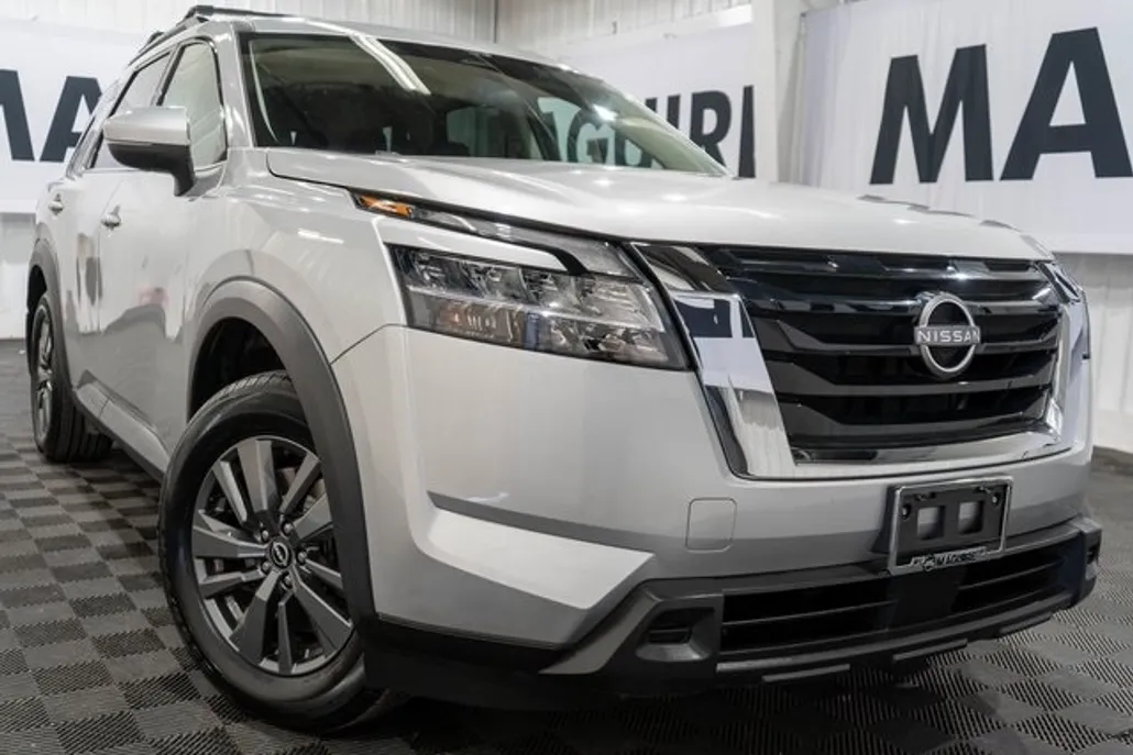 2022 Nissan Pathfinder SV photo 1