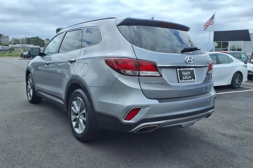 2018 Hyundai Santa Fe SE photo 1