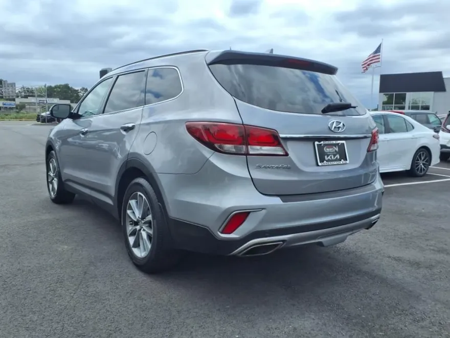 2018 Hyundai Santa Fe SE photo 1