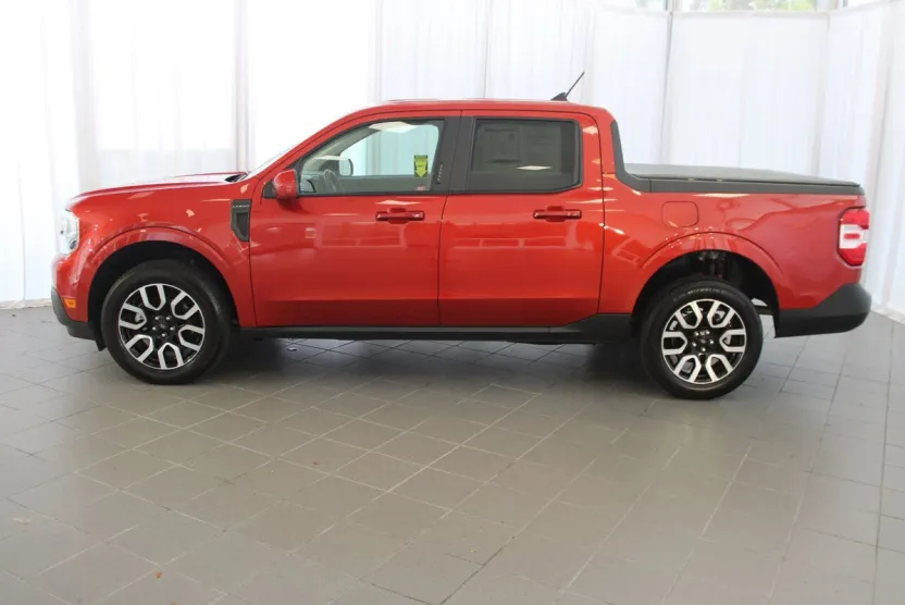 2022 Ford Maverick Lariat photo 1