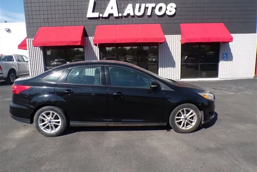 2016 Ford Focus Sedan photo 1