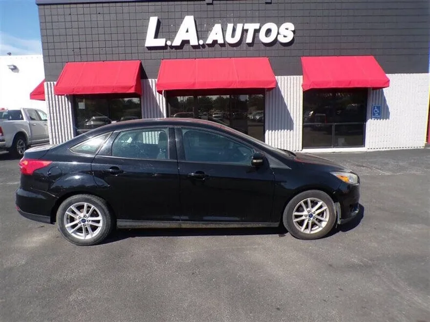 2016 Ford Focus Sedan photo 1
