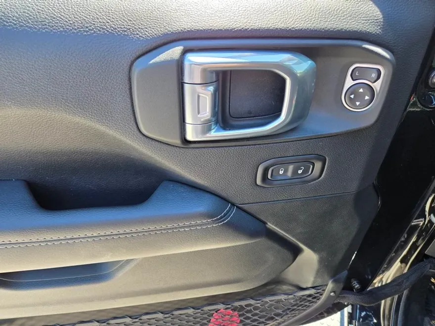 2021 Jeep Wrangler Unlimited Sahara 4xe photo 17