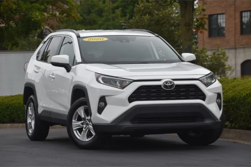 2020 Toyota RAV4 XLE photo 1