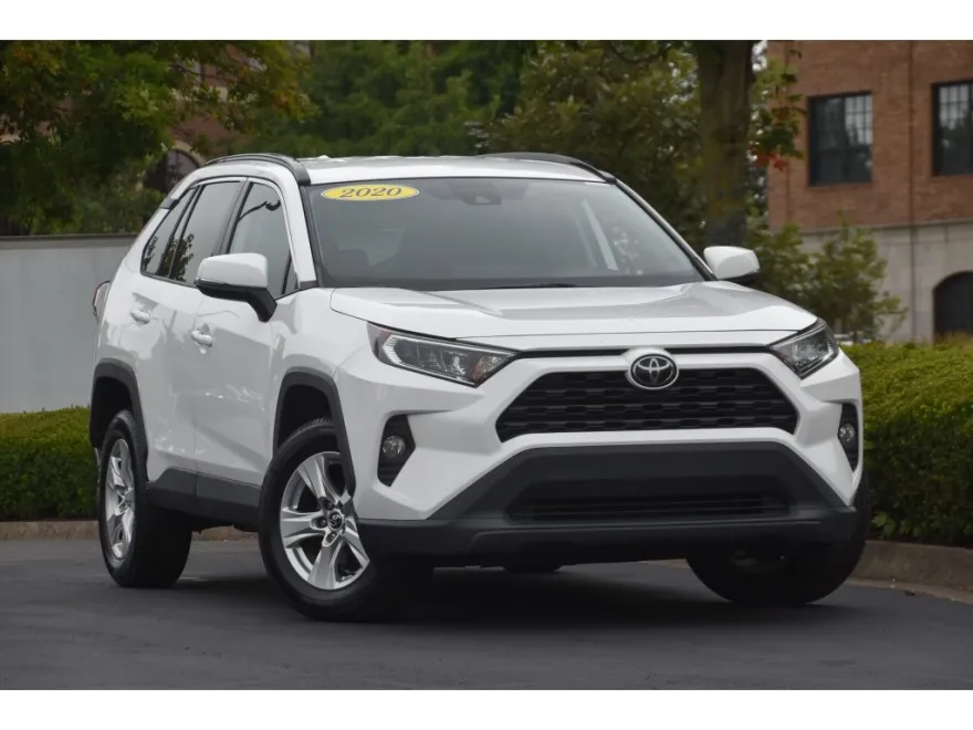 2020 Toyota RAV4 XLE photo 1