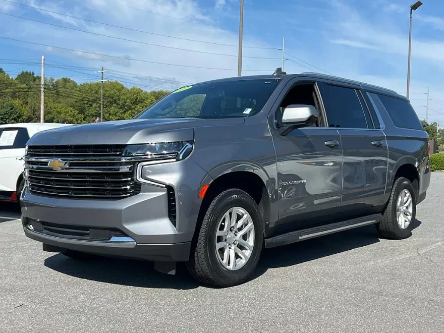 2021 Chevrolet Suburban LT photo 1