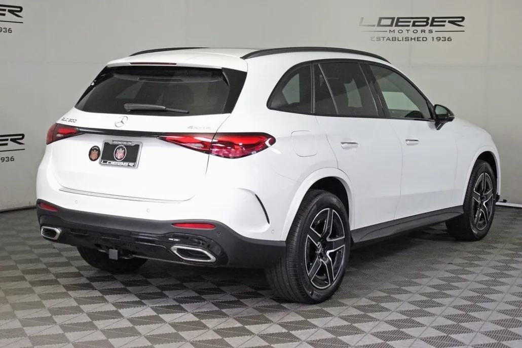 2025 Mercedes Benz GLC 300 4MATIC photo 1