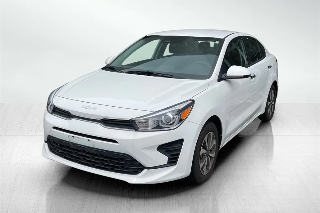 2022 Kia Rio S photo 1