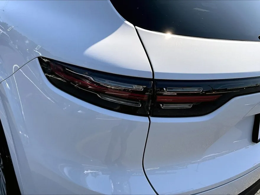 2023 Porsche Cayenne Platinum Edition photo 29