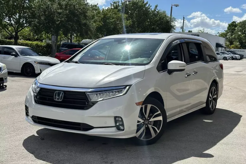 2023 Honda Odyssey Touring photo 1