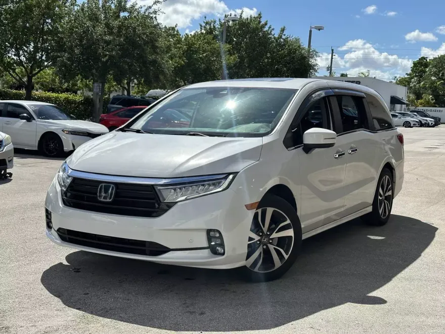 2023 Honda Odyssey Touring photo 1