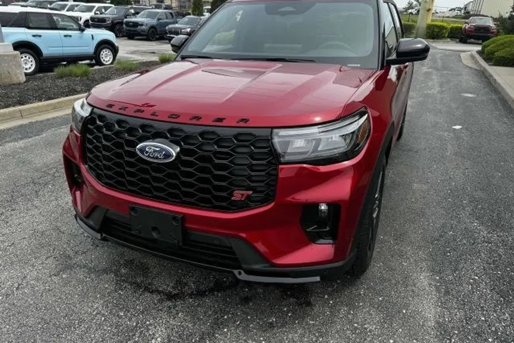 2025 Ford Explorer ST photo 1