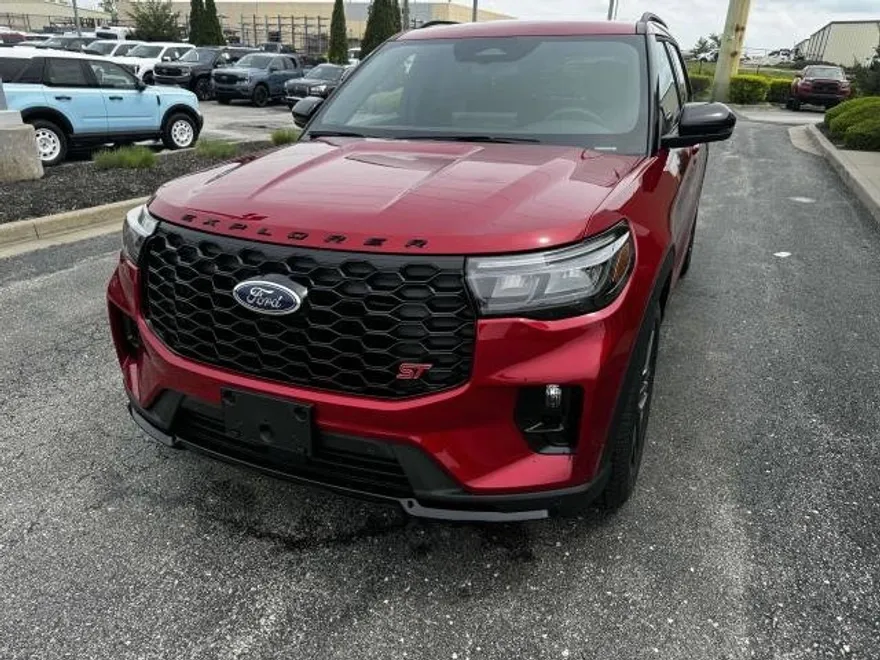 2025 Ford Explorer ST photo 1