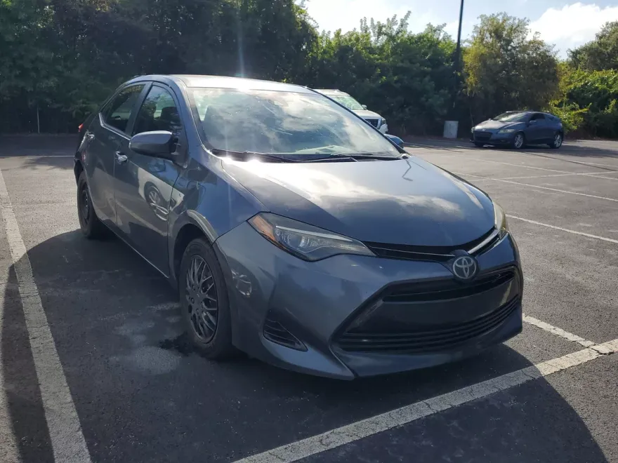 2017 Toyota Corolla LE photo 1