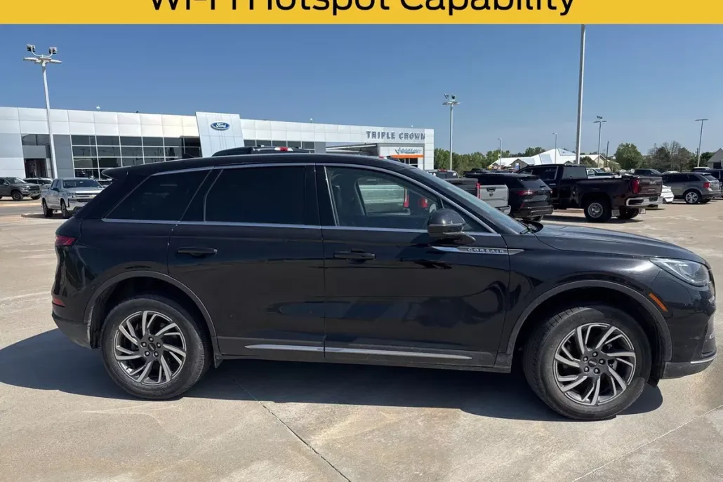 2023 Lincoln Corsair Standard photo 1