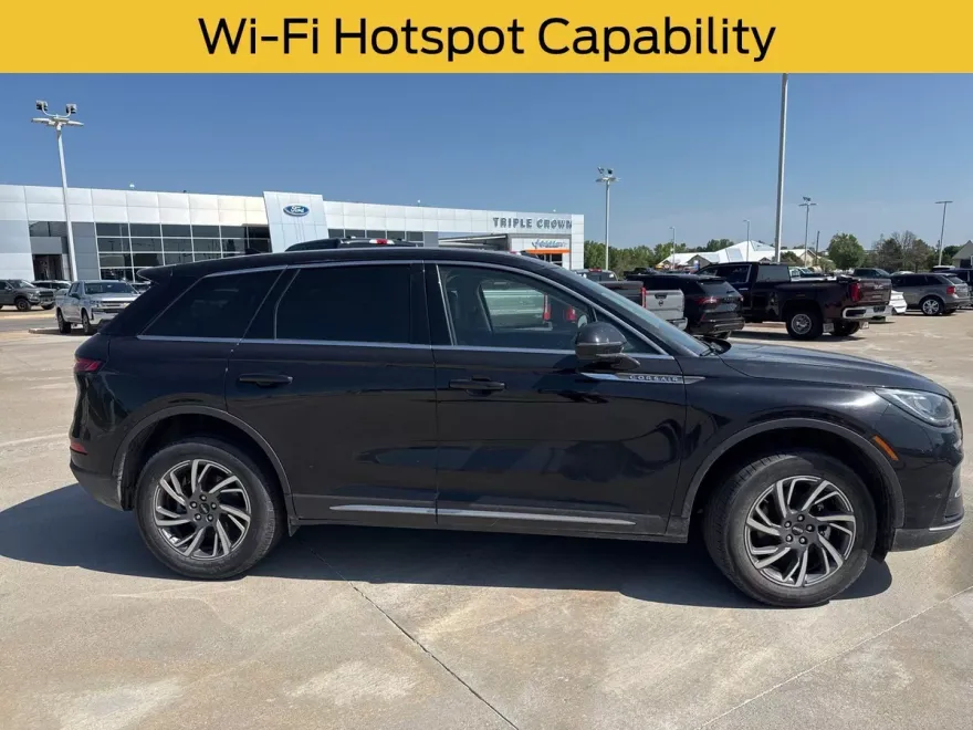 2023 Lincoln Corsair Standard photo 1