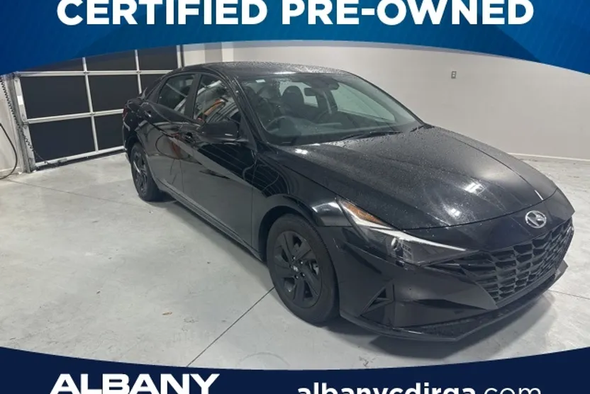 2023 Hyundai Elantra SEL photo 1