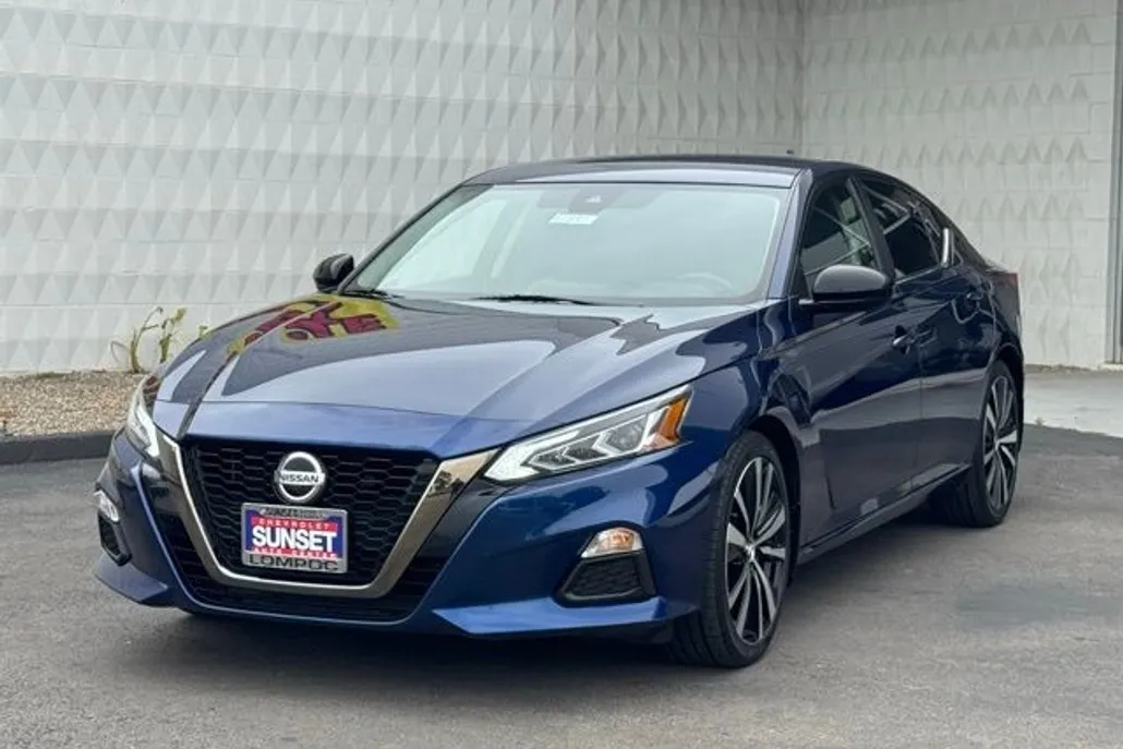 2022 Nissan Altima 2.5 SR photo 1
