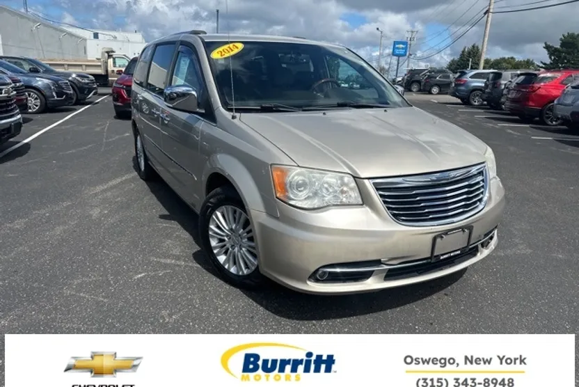 2014 Chrysler Town & Country Limited photo 1