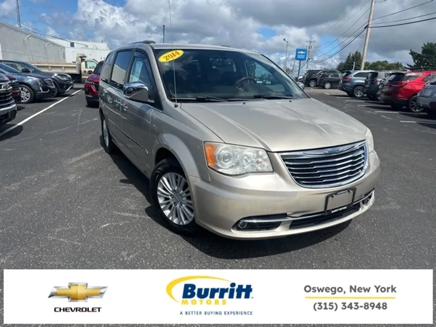2014 Chrysler Town & Country Limited photo 1