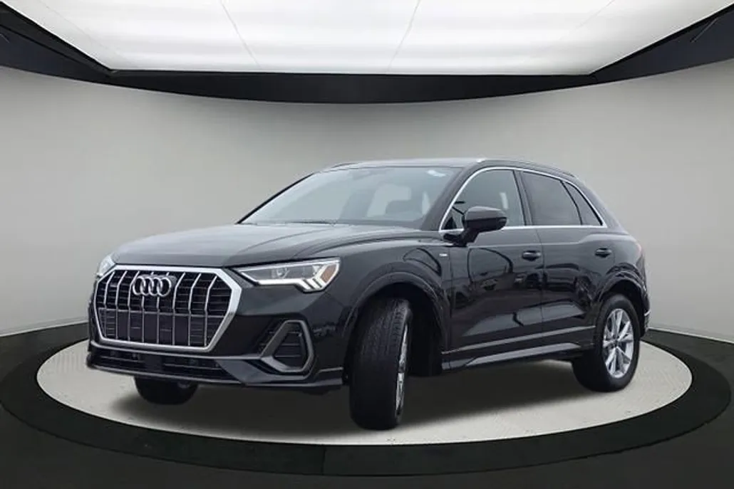 2025 Audi Q3 S line Premium photo 1