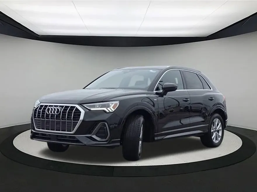 2025 Audi Q3 S line Premium photo 1
