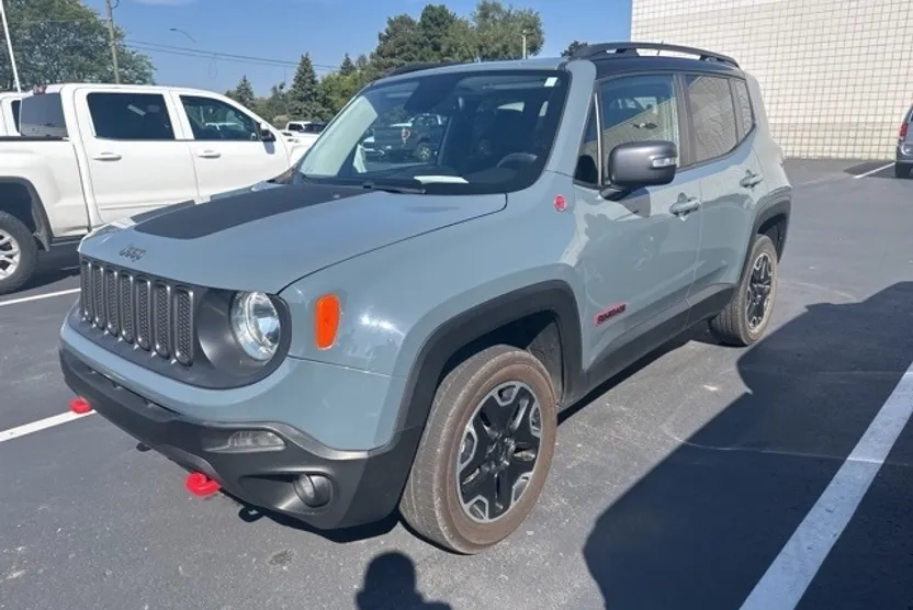 2017 Jeep Renegade Trailhawk photo 1