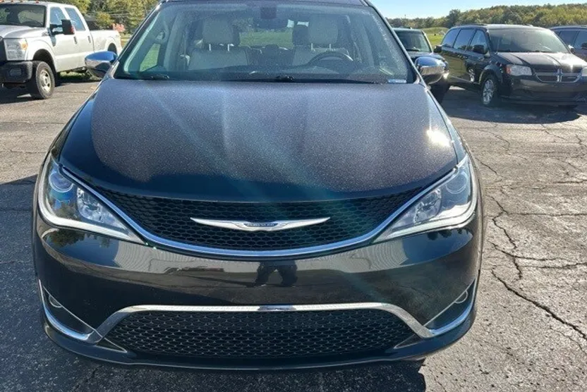 2018 Chrysler Pacifica Limited photo 1