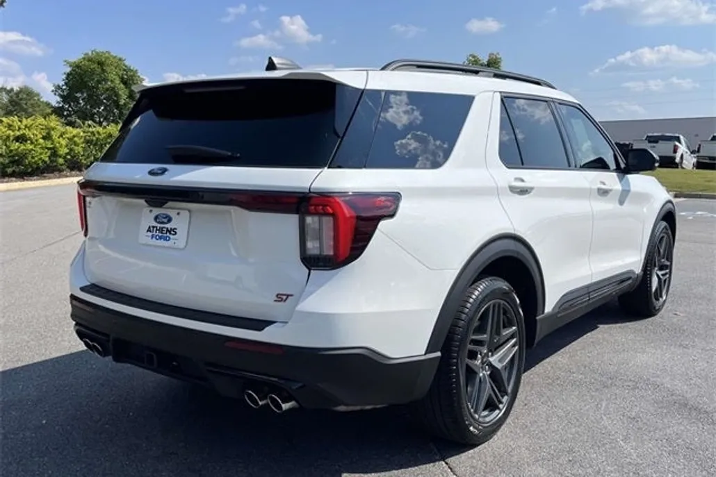 2025 Ford Explorer ST photo 1