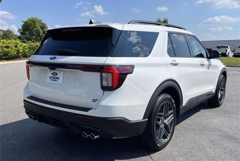 2025 Ford Explorer ST photo 1