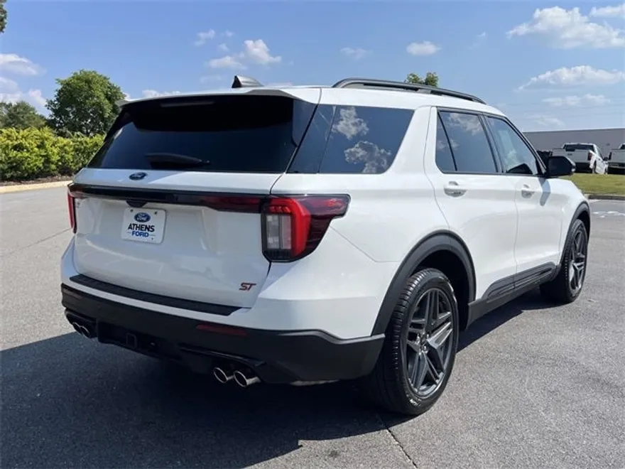 2025 Ford Explorer ST photo 1