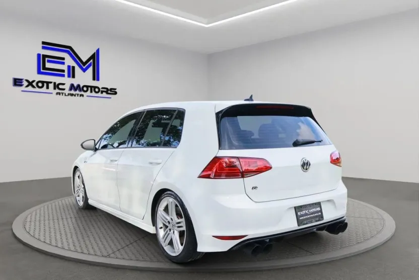 2016 Volkswagen Golf R photo 1