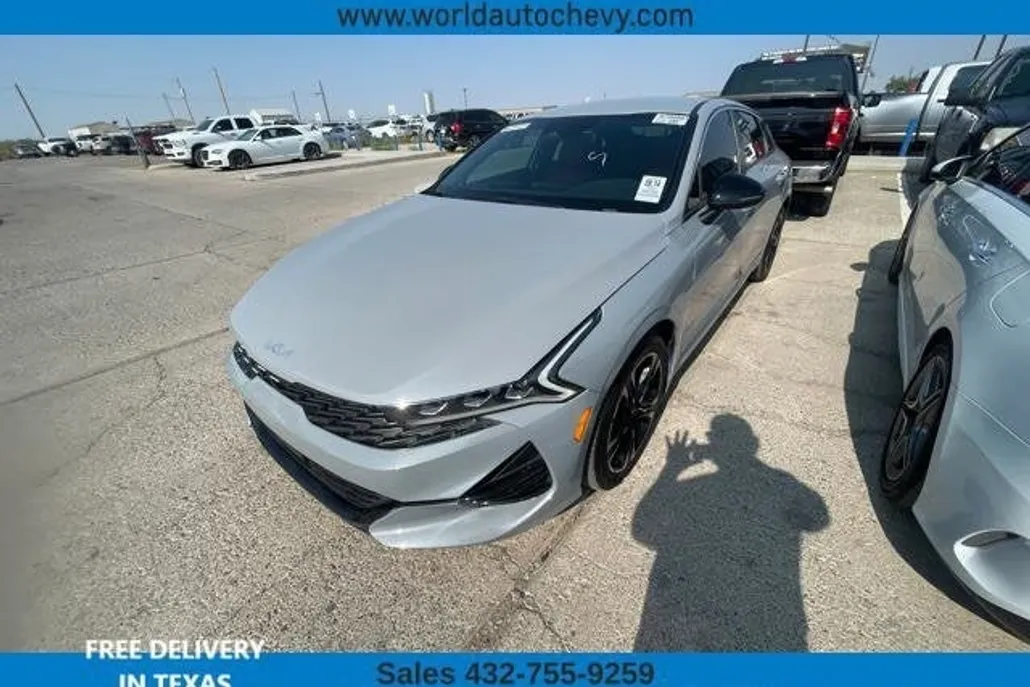 2023 Kia K5 GT-Line photo 1