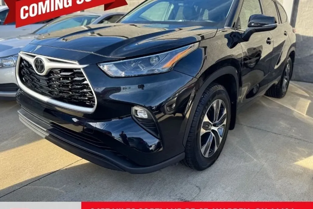 2022 Toyota Highlander XLE photo 1