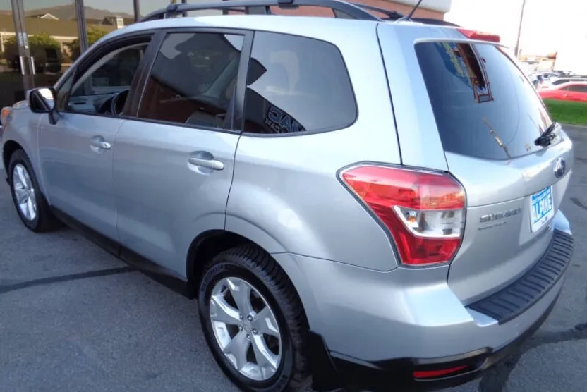 2014 Subaru Forester 2.5i Premium photo 1
