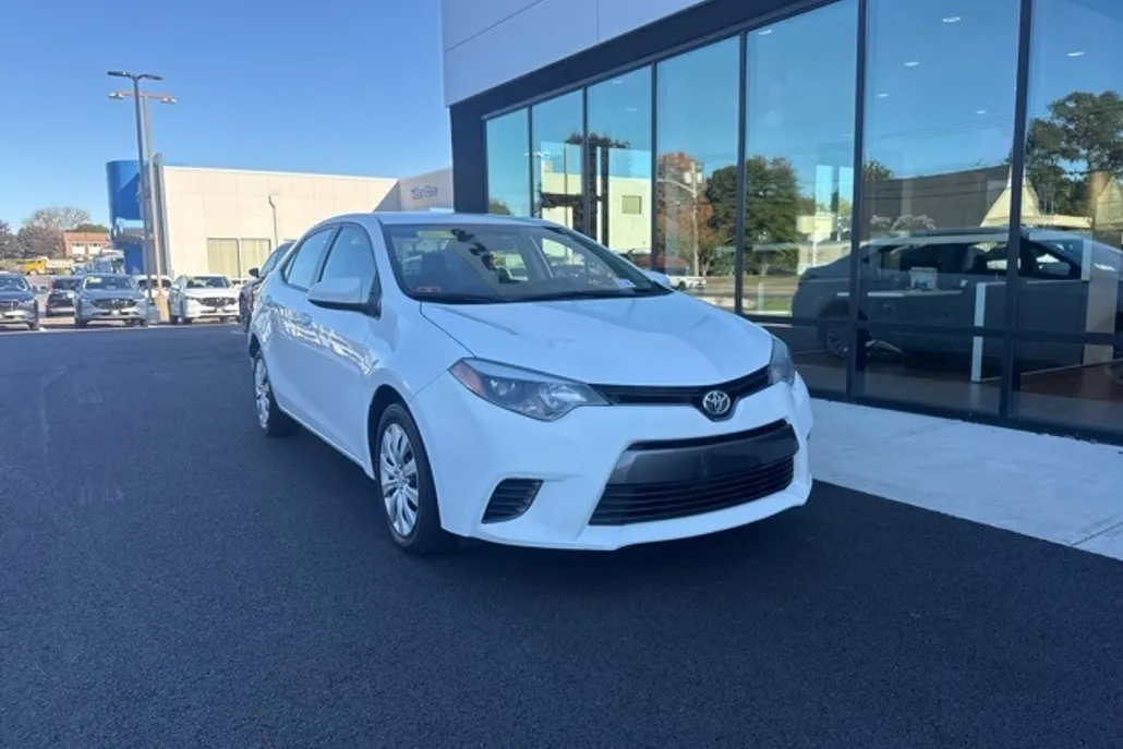 2015 Toyota Corolla L photo 1