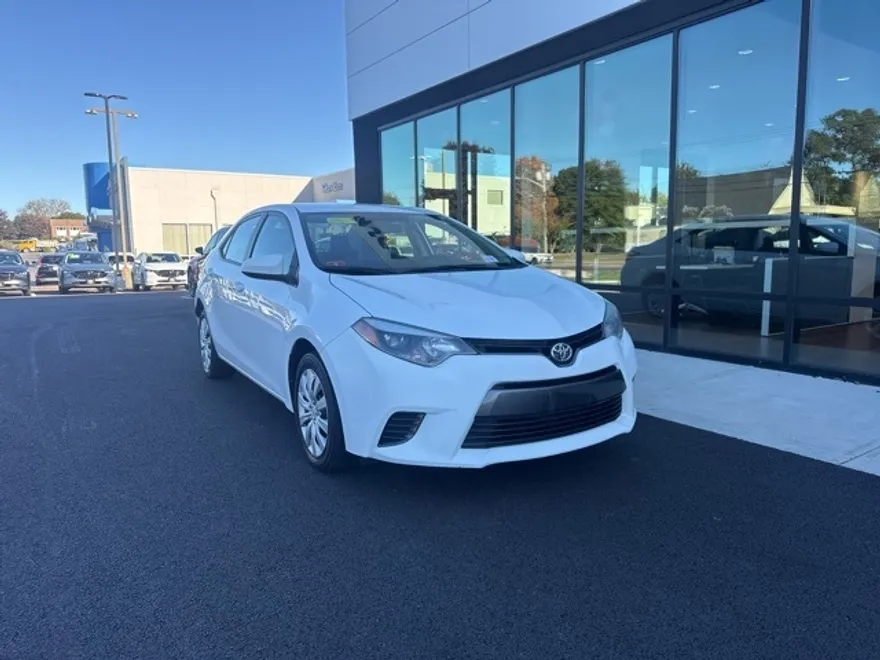 2015 Toyota Corolla L photo 1