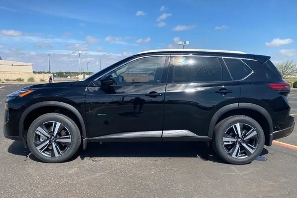 2025 Nissan Rogue SL photo 1