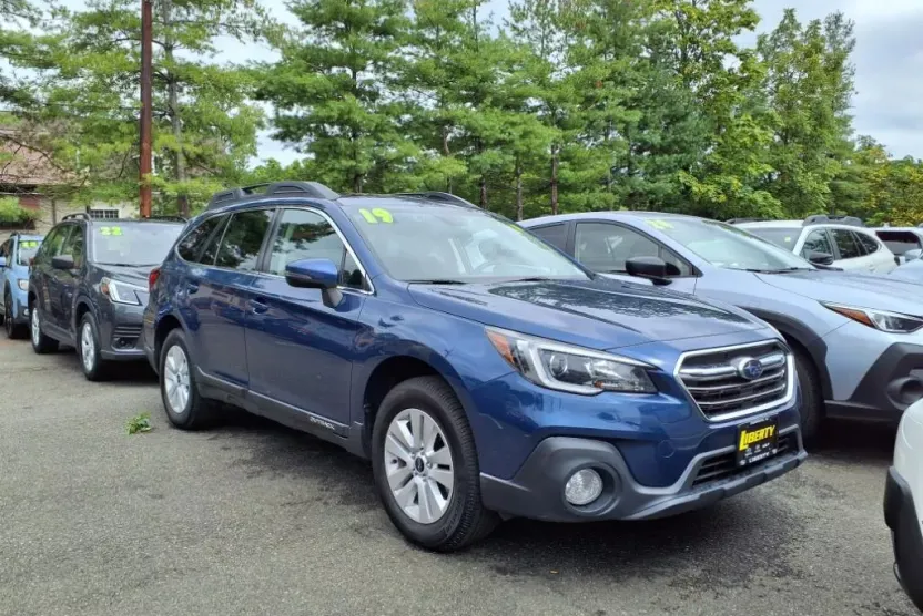 2019 Subaru Outback 2.5i Premium photo 1