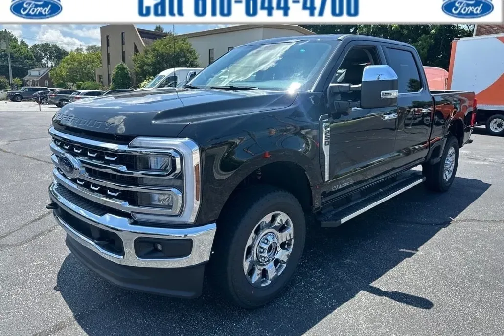 2025 Ford F-250 Lariat photo 1