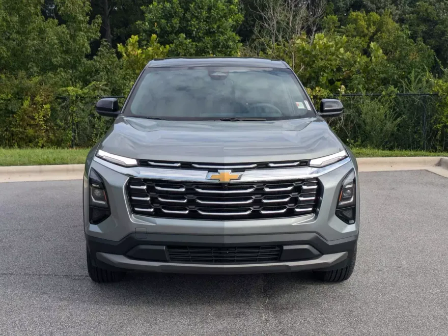2025 Chevrolet Equinox LT photo 1