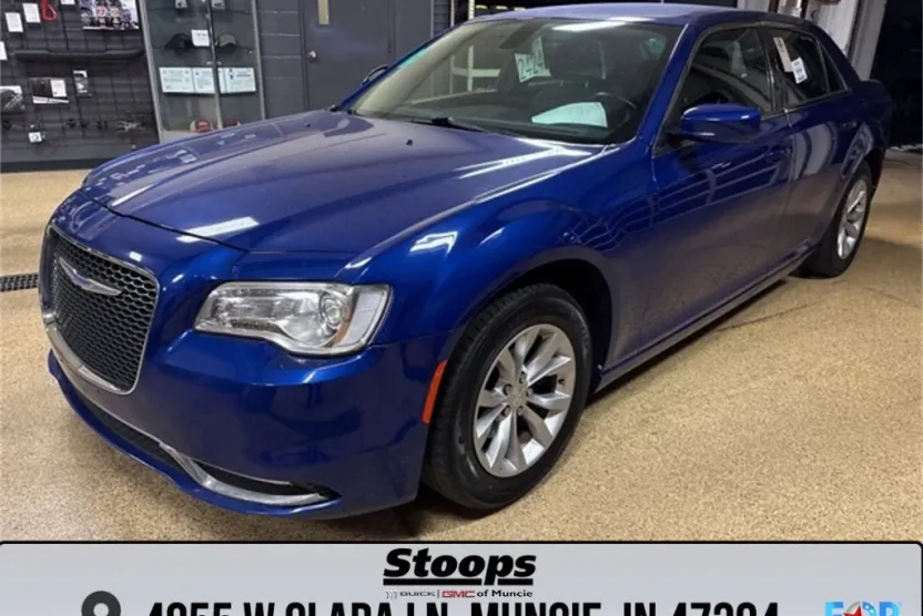 2018 Chrysler 300 Touring photo 1