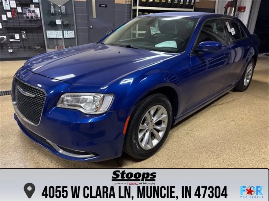 2018 Chrysler 300 Touring photo 1