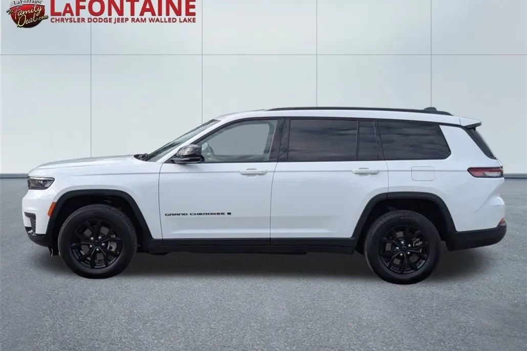 2024 Jeep Grand Cherokee Altitude photo 1