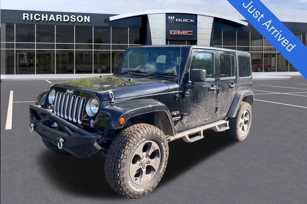 2017 Jeep Wrangler Unlimited Sahara photo 1