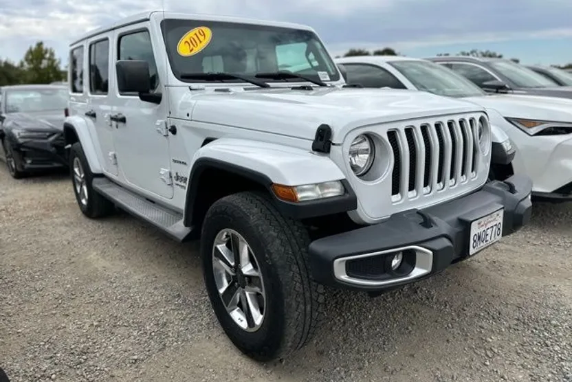 2019 Jeep Wrangler Unlimited Sahara photo 1