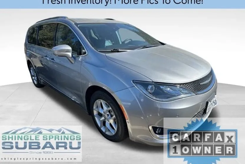 2017 Chrysler Pacifica Touring Plus photo 1