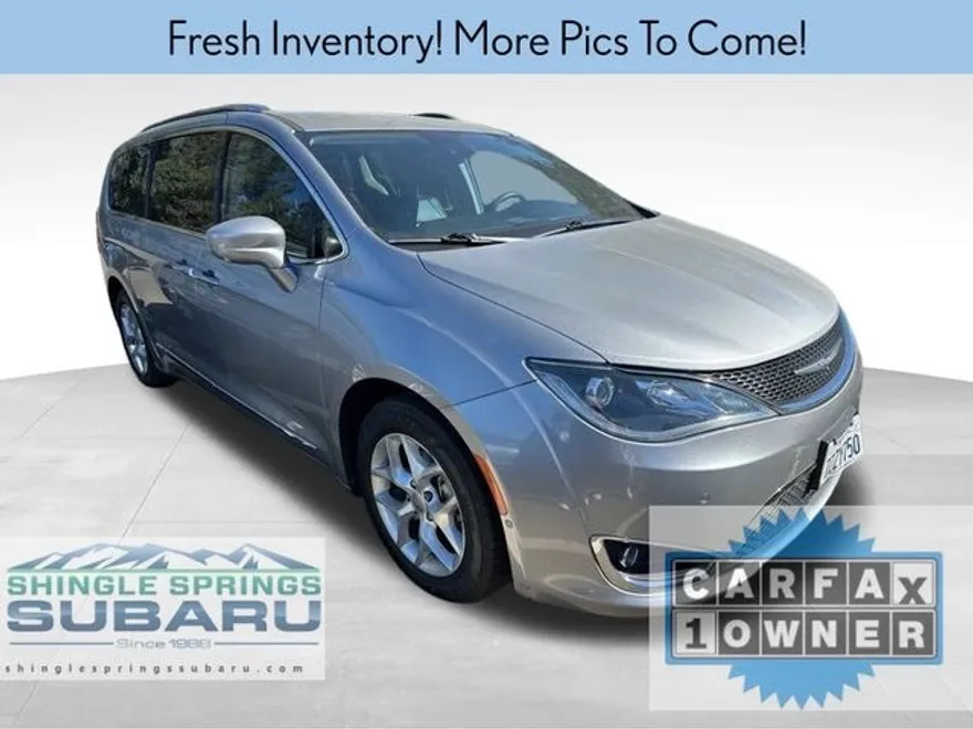 2017 Chrysler Pacifica Touring Plus photo 1