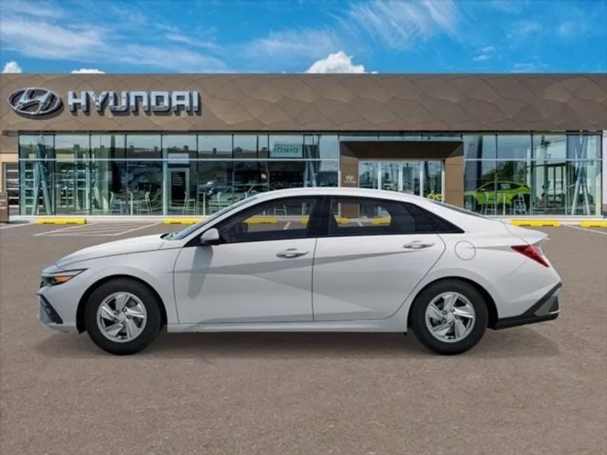 2025 Hyundai Elantra SE photo 1
